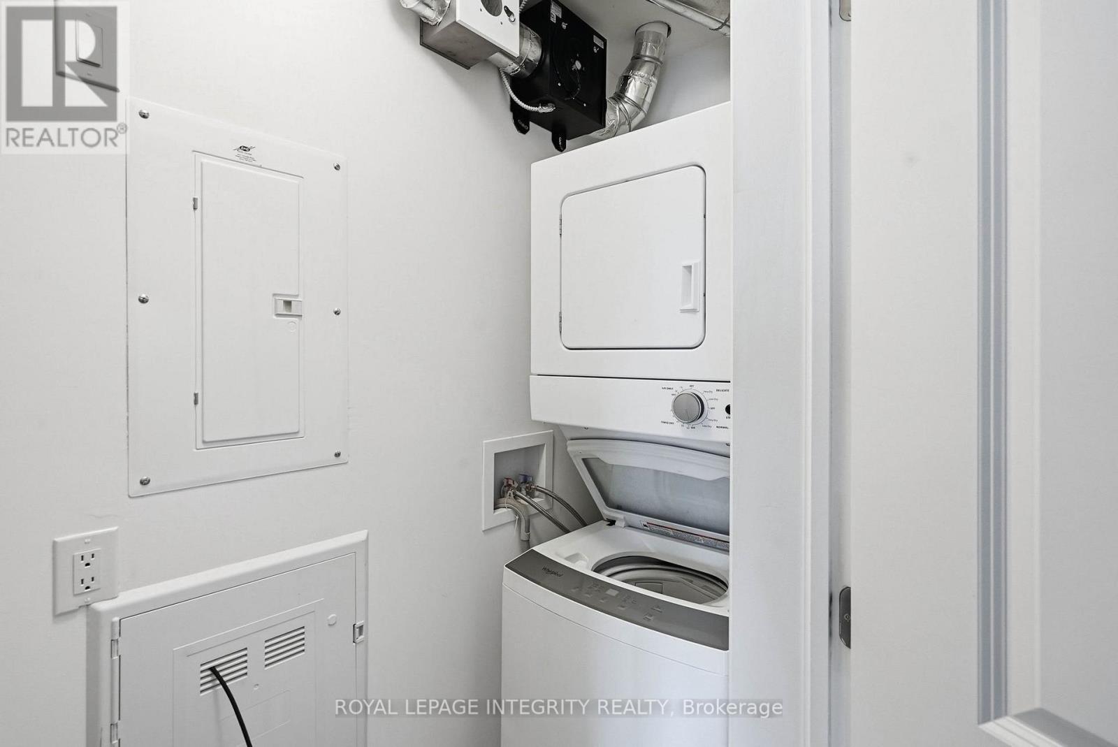 E - 40 Jaguar Private, Ottawa, ON - Indoor Photo Showing Laundry Room