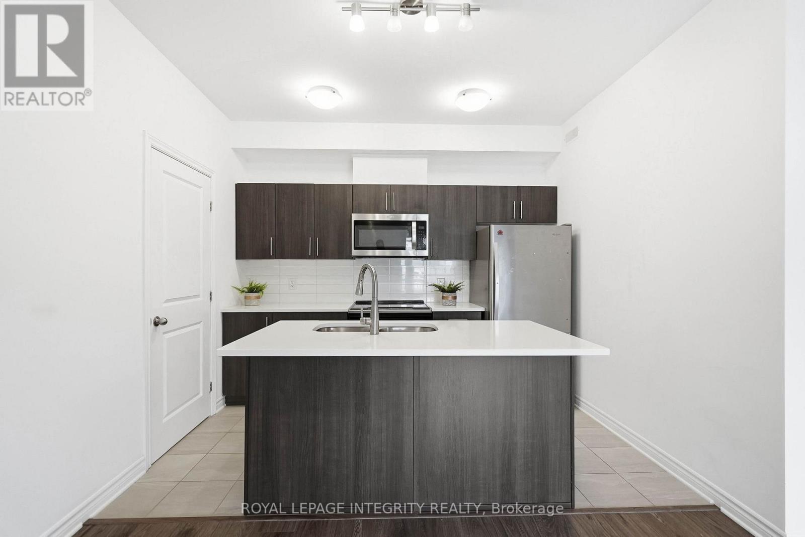 E - 40 Jaguar Private, Ottawa, ON - Indoor Photo Showing Kitchen
