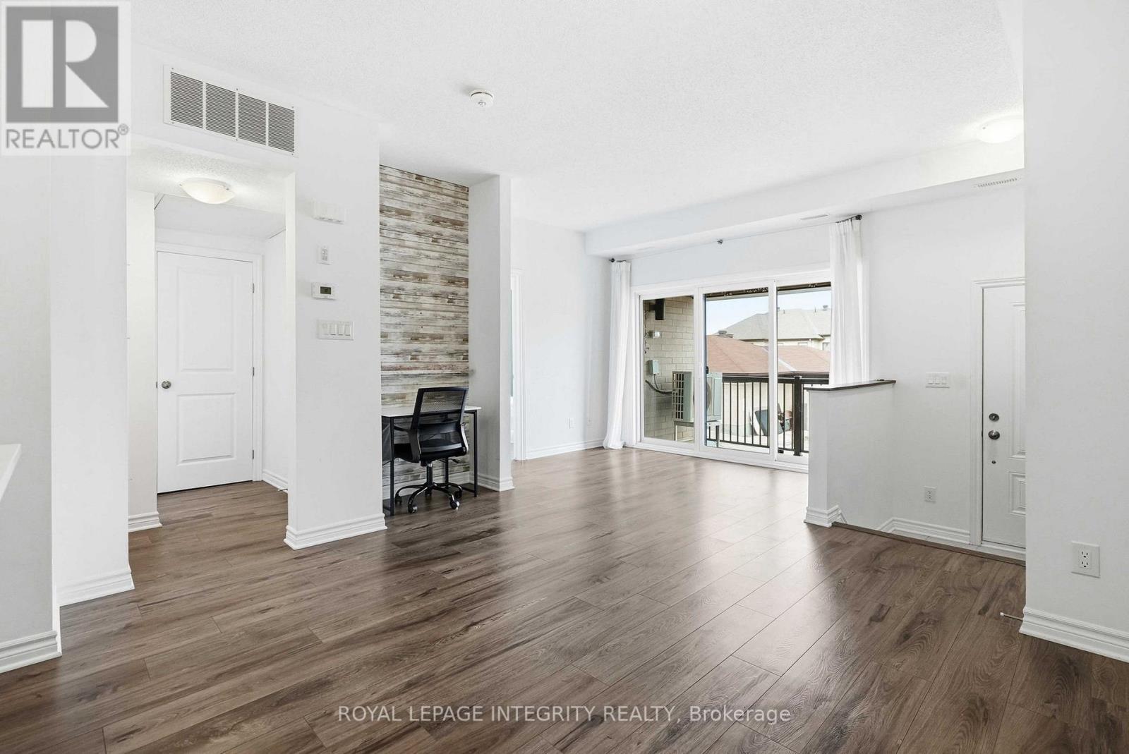 E - 40 Jaguar Private, Ottawa, ON - Indoor