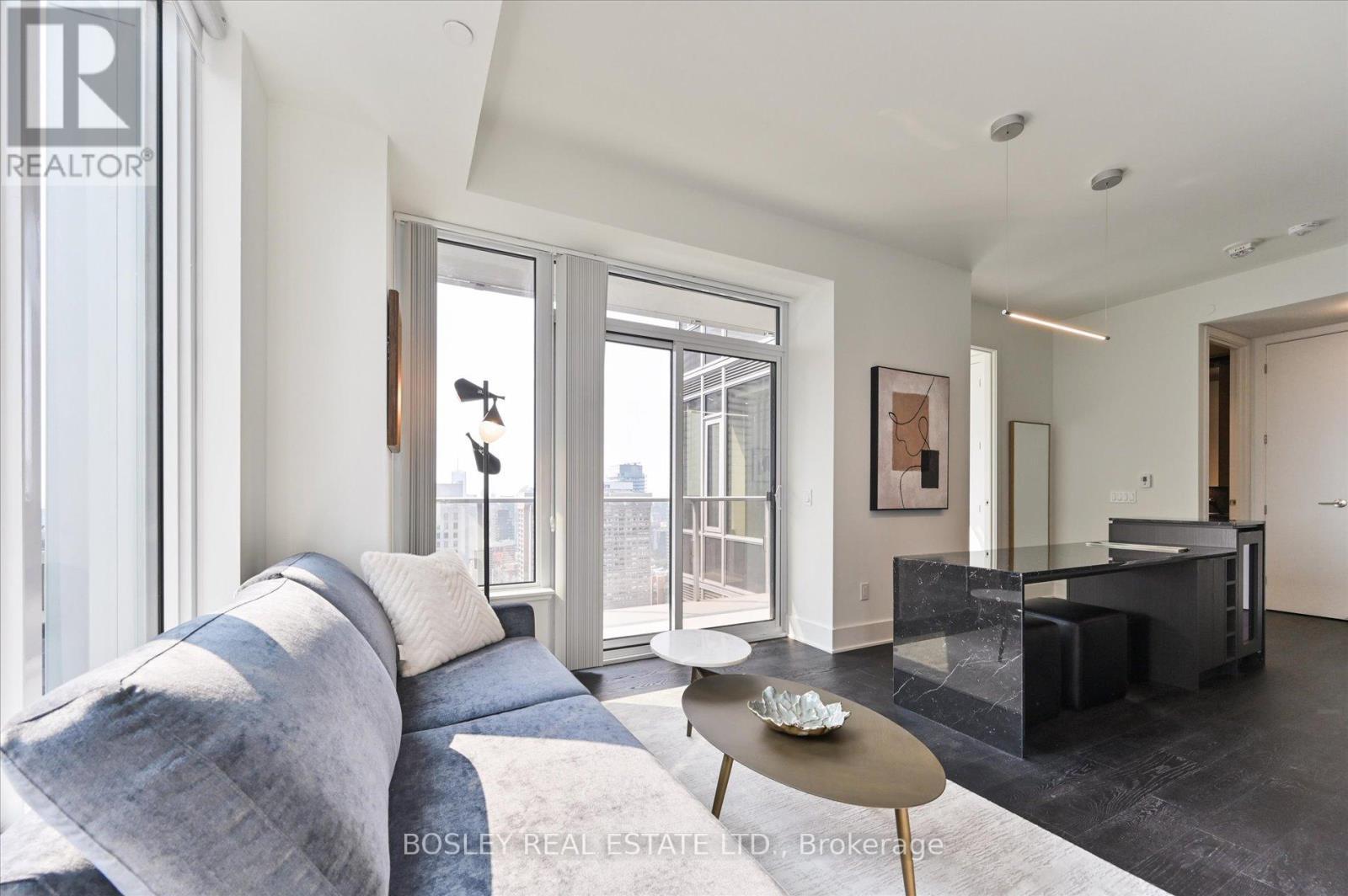 4707 - 11 Yorkville Avenue, Toronto, ON - Indoor Photo Showing Living Room