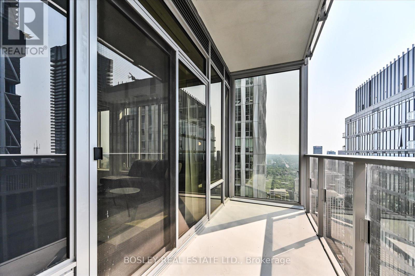 4707 - 11 Yorkville Avenue, Toronto, ON - Outdoor With Balcony With Exterior