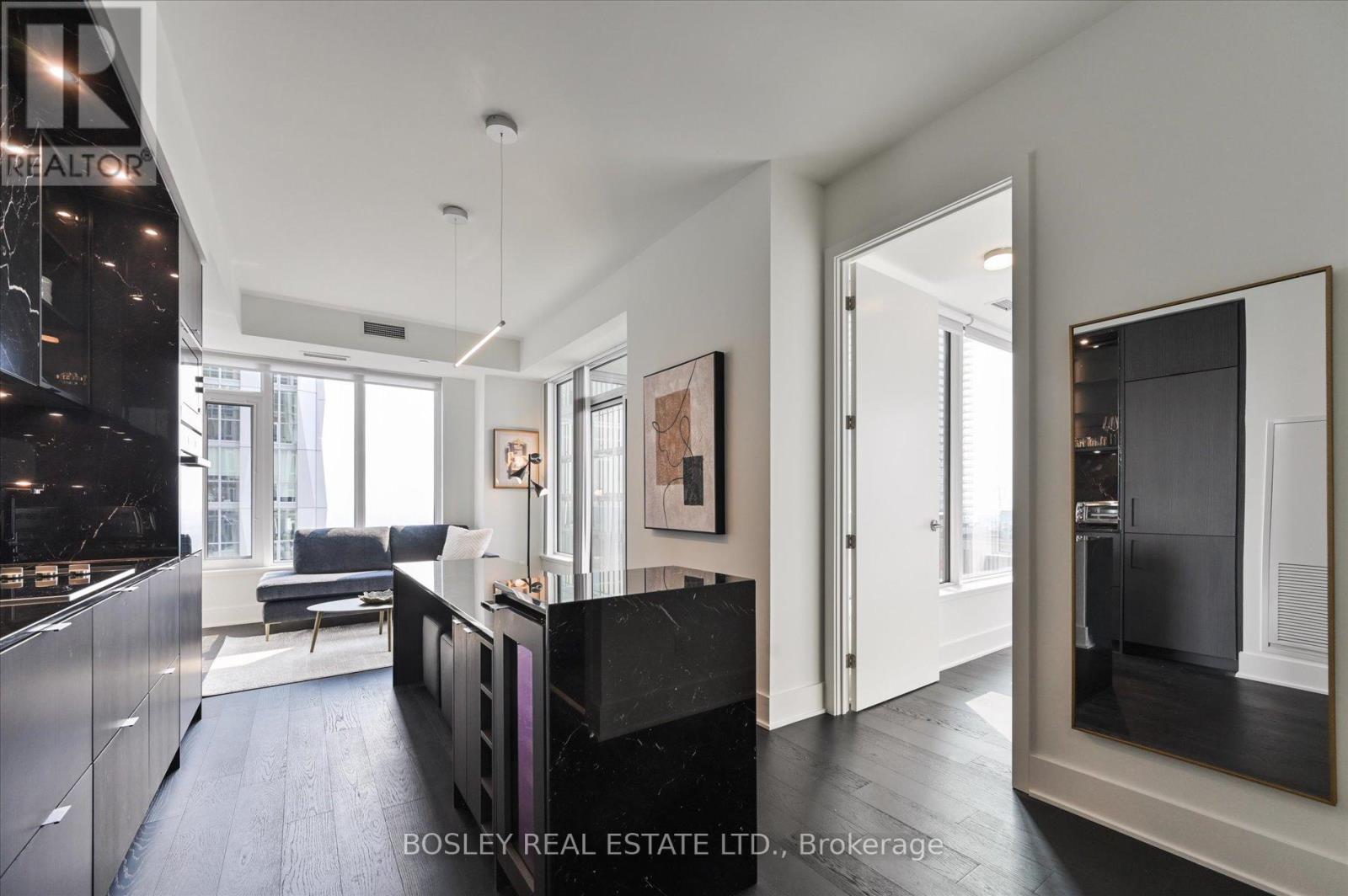 4707 - 11 Yorkville Avenue, Toronto, ON - Indoor