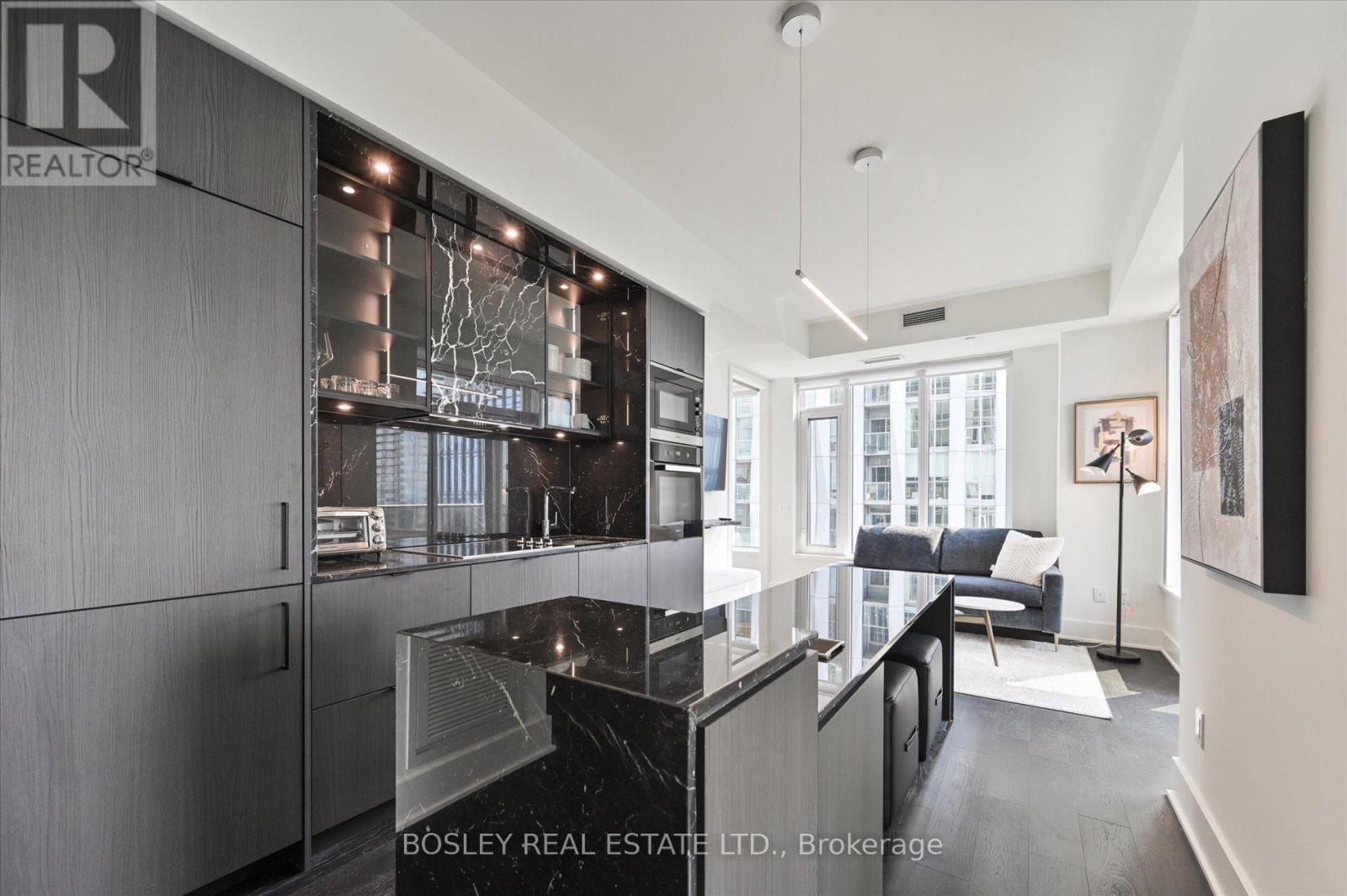 4707 - 11 Yorkville Avenue, Toronto, ON - Indoor