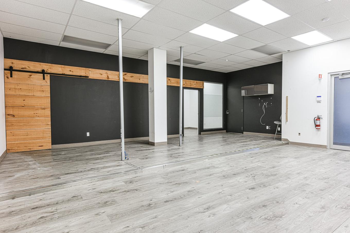 Commerce - 101-2900 Boul. Losch, Longueuil (Saint-Hubert), QC - Indoor