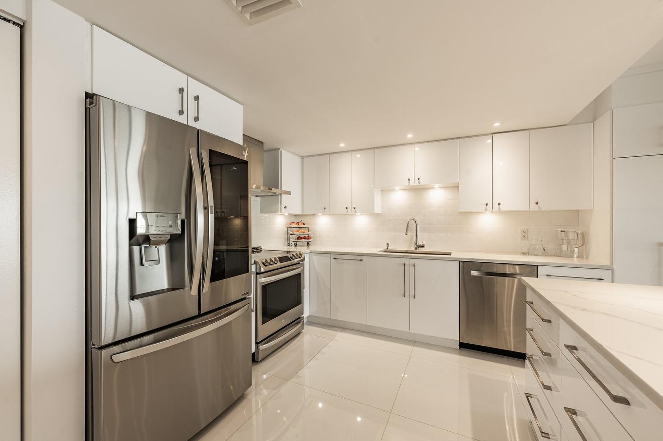 Kitchen - 1202-100 Rue Berlioz, Montréal (Verdun/Île-Des-Soeurs), QC - Indoor Photo Showing Kitchen With Upgraded Kitchen