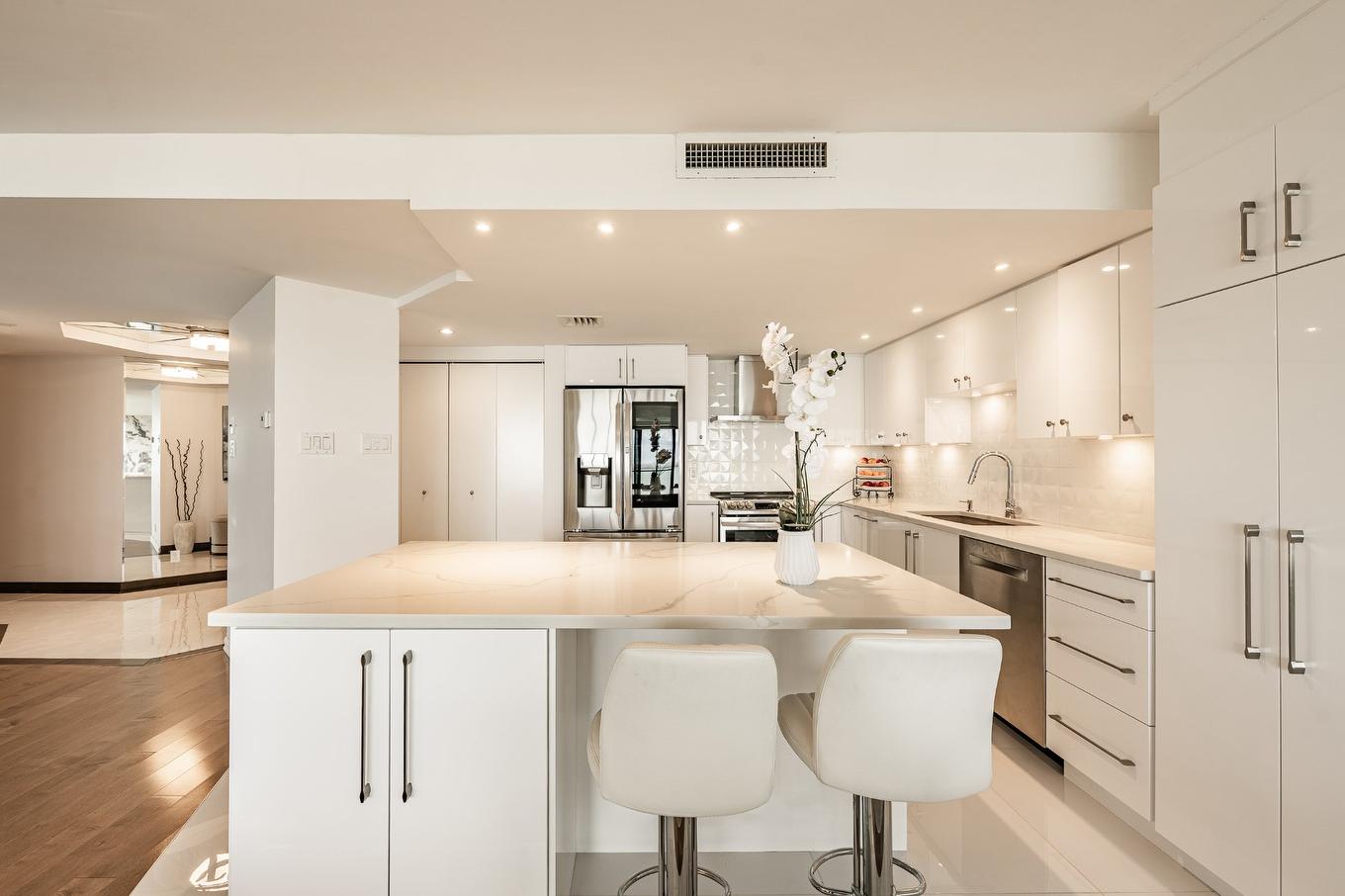 Kitchen - 1202-100 Rue Berlioz, Montréal (Verdun/Île-Des-Soeurs), QC - Indoor Photo Showing Kitchen With Upgraded Kitchen