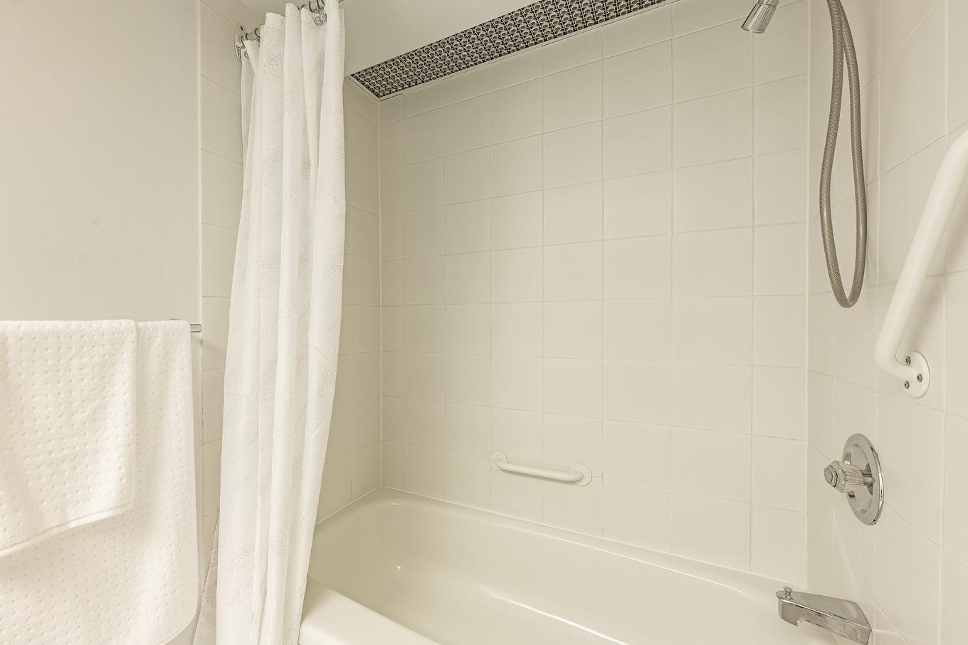 Bathroom - 1202-100 Rue Berlioz, Montréal (Verdun/Île-Des-Soeurs), QC - Indoor Photo Showing Bathroom