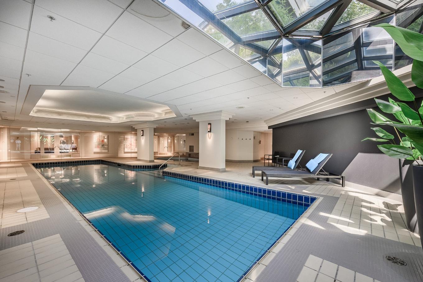 Pool - 1202-100 Rue Berlioz, Montréal (Verdun/Île-Des-Soeurs), QC - Indoor Photo Showing Other Room With In Ground Pool