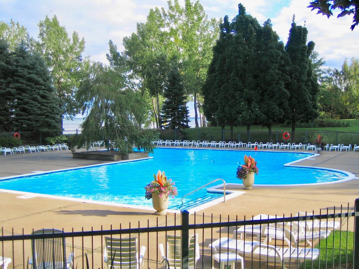 Pool - 1202-100 Rue Berlioz, Montréal (Verdun/Île-Des-Soeurs), QC - Outdoor With In Ground Pool With Backyard