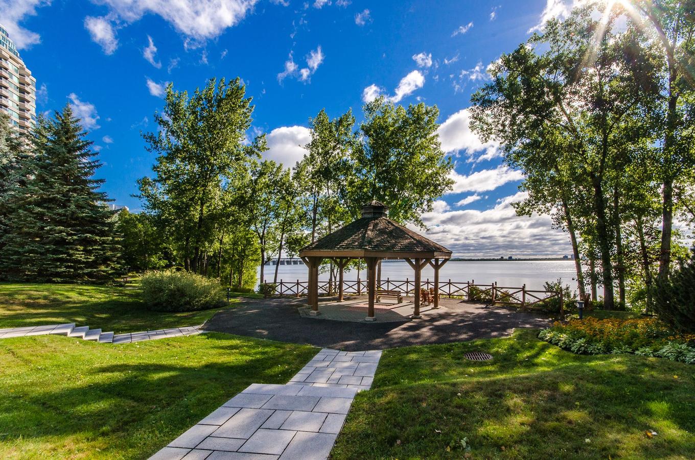 Garden - 1202-100 Rue Berlioz, Montréal (Verdun/Île-Des-Soeurs), QC - Outdoor With View