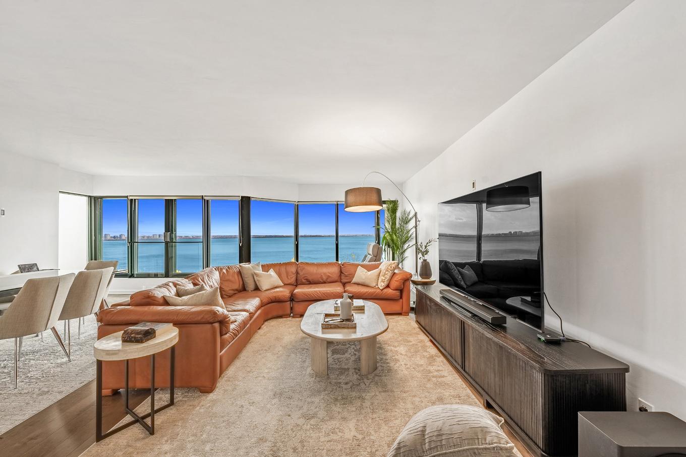 Living room - 1202-100 Rue Berlioz, Montréal (Verdun/Île-Des-Soeurs), QC - Indoor Photo Showing Living Room