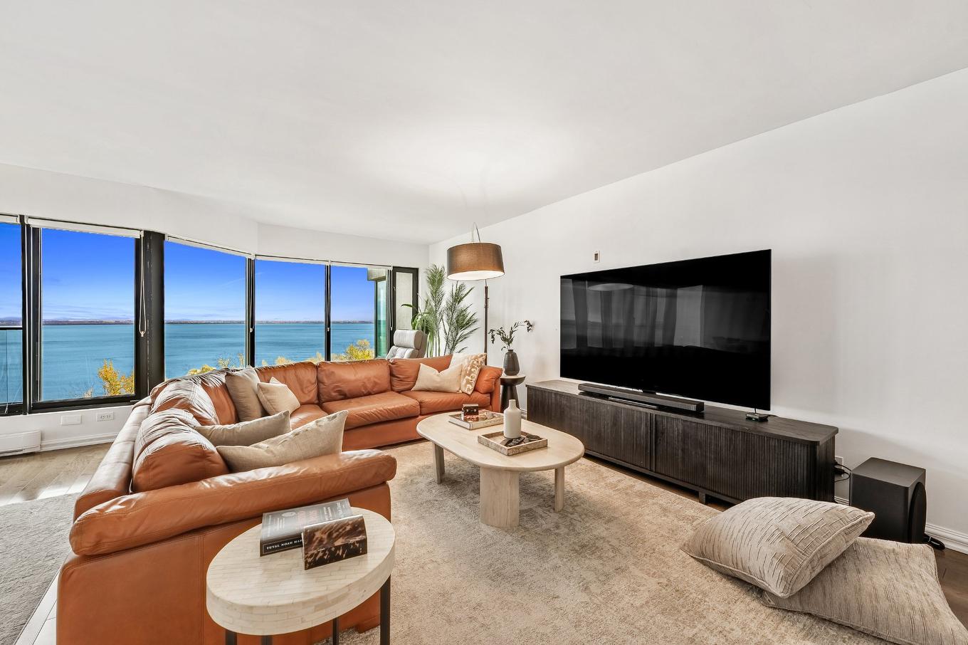 Living room - 1202-100 Rue Berlioz, Montréal (Verdun/Île-Des-Soeurs), QC - Indoor Photo Showing Living Room