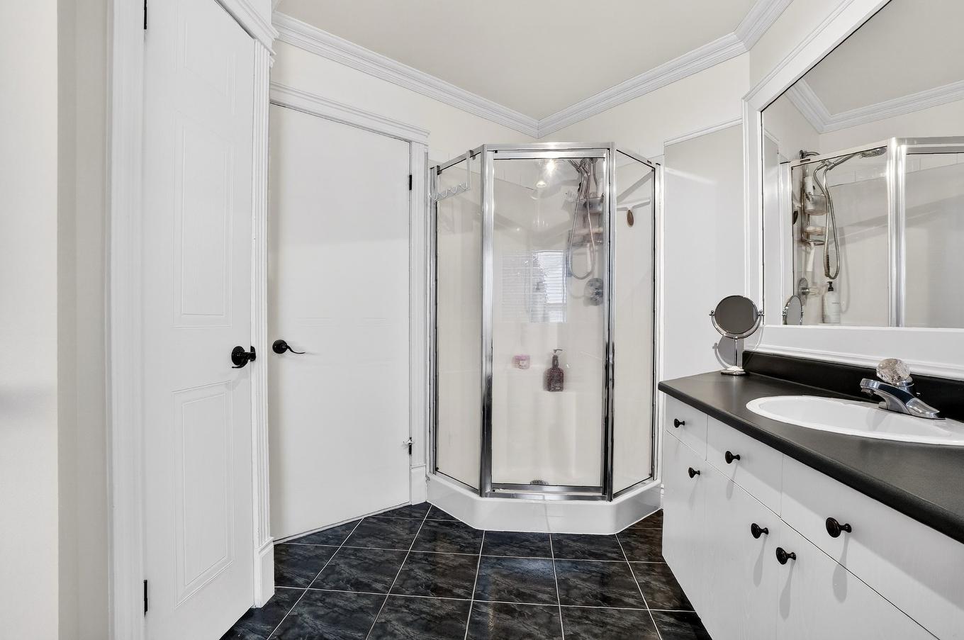 Bathroom - 148 Rue De L'Île-Aux-Fraises, Terrebonne (Lachenaie), QC - Indoor Photo Showing Bathroom