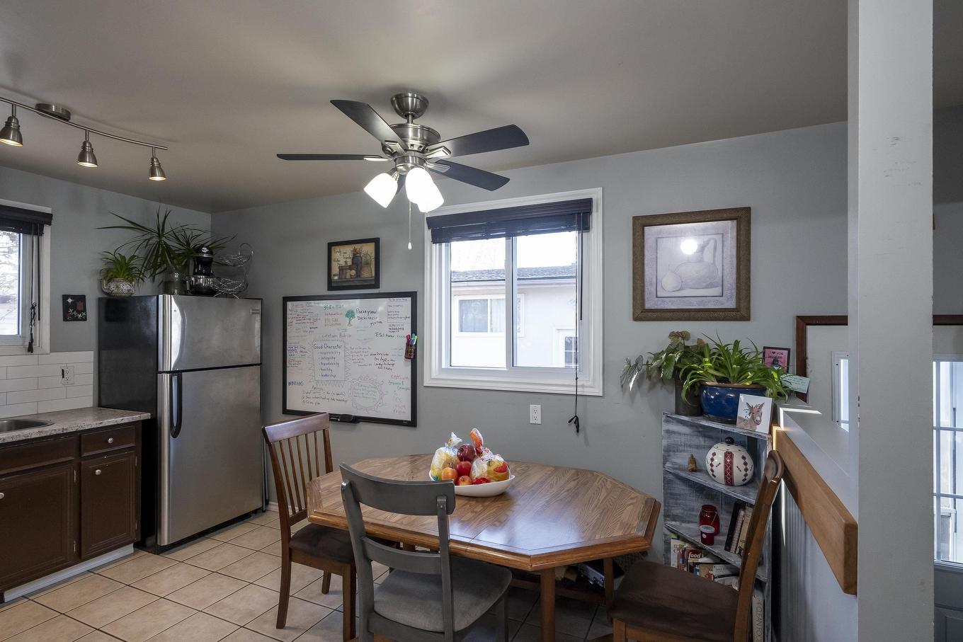 522 Redwood Avenue W, Thunder Bay, ON - Indoor Photo Showing Dining Room