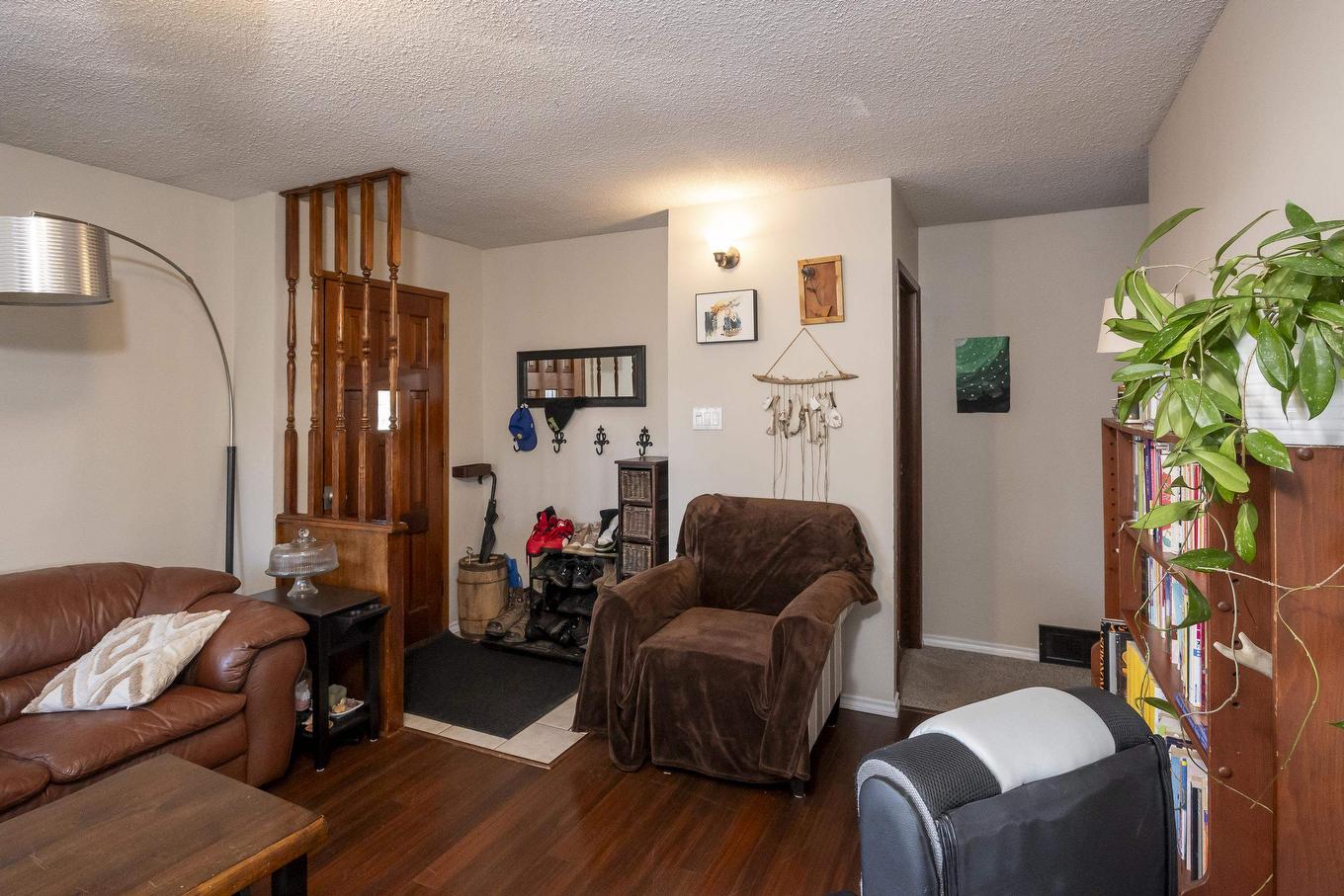 522 Redwood Avenue W, Thunder Bay, ON - Indoor Photo Showing Living Room