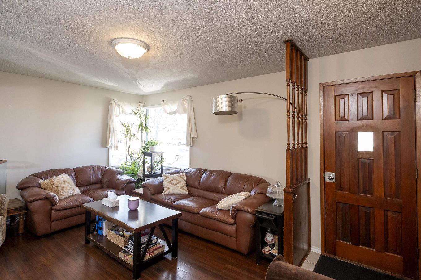 522 Redwood Avenue W, Thunder Bay, ON - Indoor Photo Showing Living Room