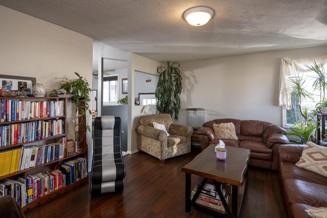 522 Redwood Avenue W, Thunder Bay, ON - Indoor Photo Showing Living Room