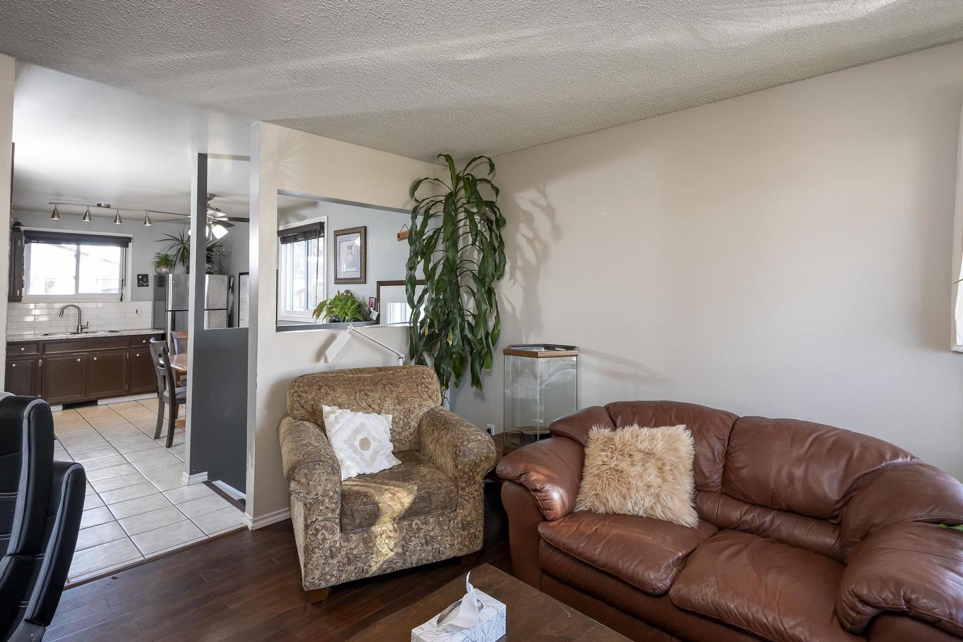 522 Redwood Avenue W, Thunder Bay, ON - Indoor Photo Showing Living Room