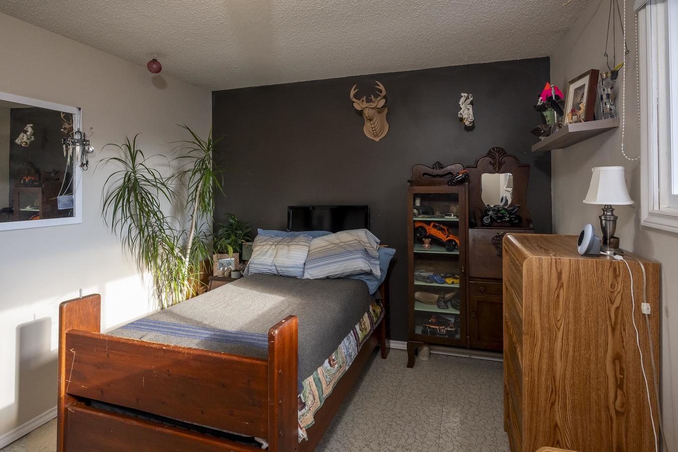 522 Redwood Avenue W, Thunder Bay, ON - Indoor Photo Showing Bedroom