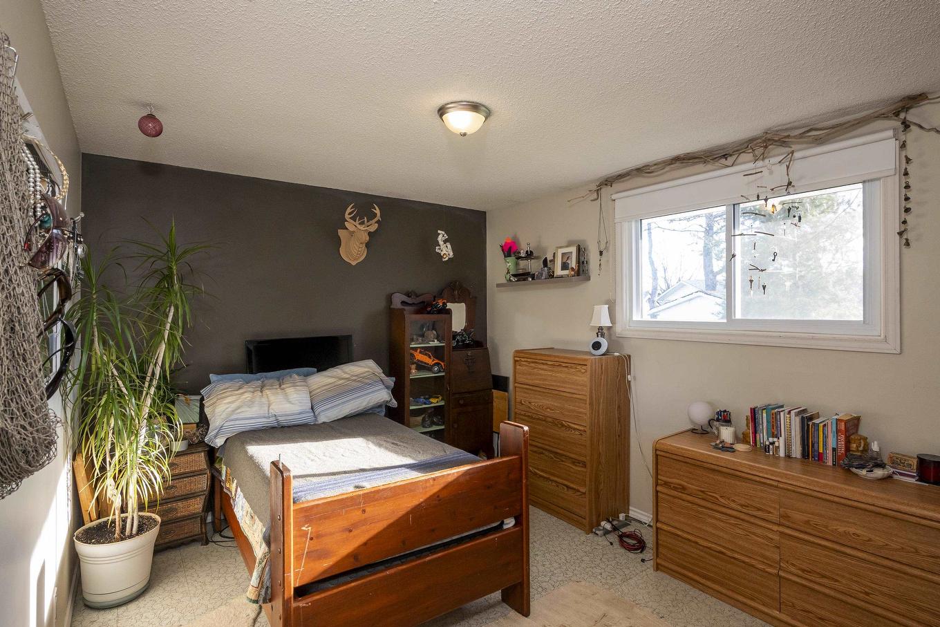 522 Redwood Avenue W, Thunder Bay, ON - Indoor Photo Showing Bedroom