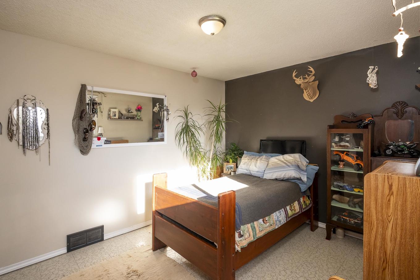 522 Redwood Avenue W, Thunder Bay, ON - Indoor Photo Showing Bedroom