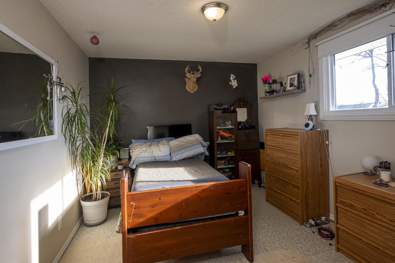 522 Redwood Avenue W, Thunder Bay, ON - Indoor Photo Showing Bedroom
