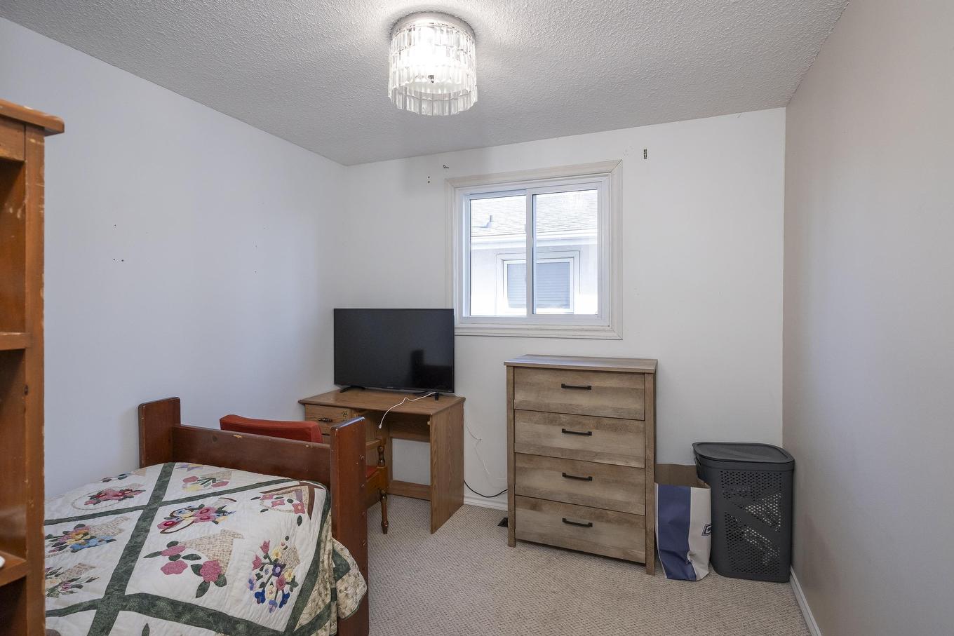 522 Redwood Avenue W, Thunder Bay, ON - Indoor Photo Showing Bedroom