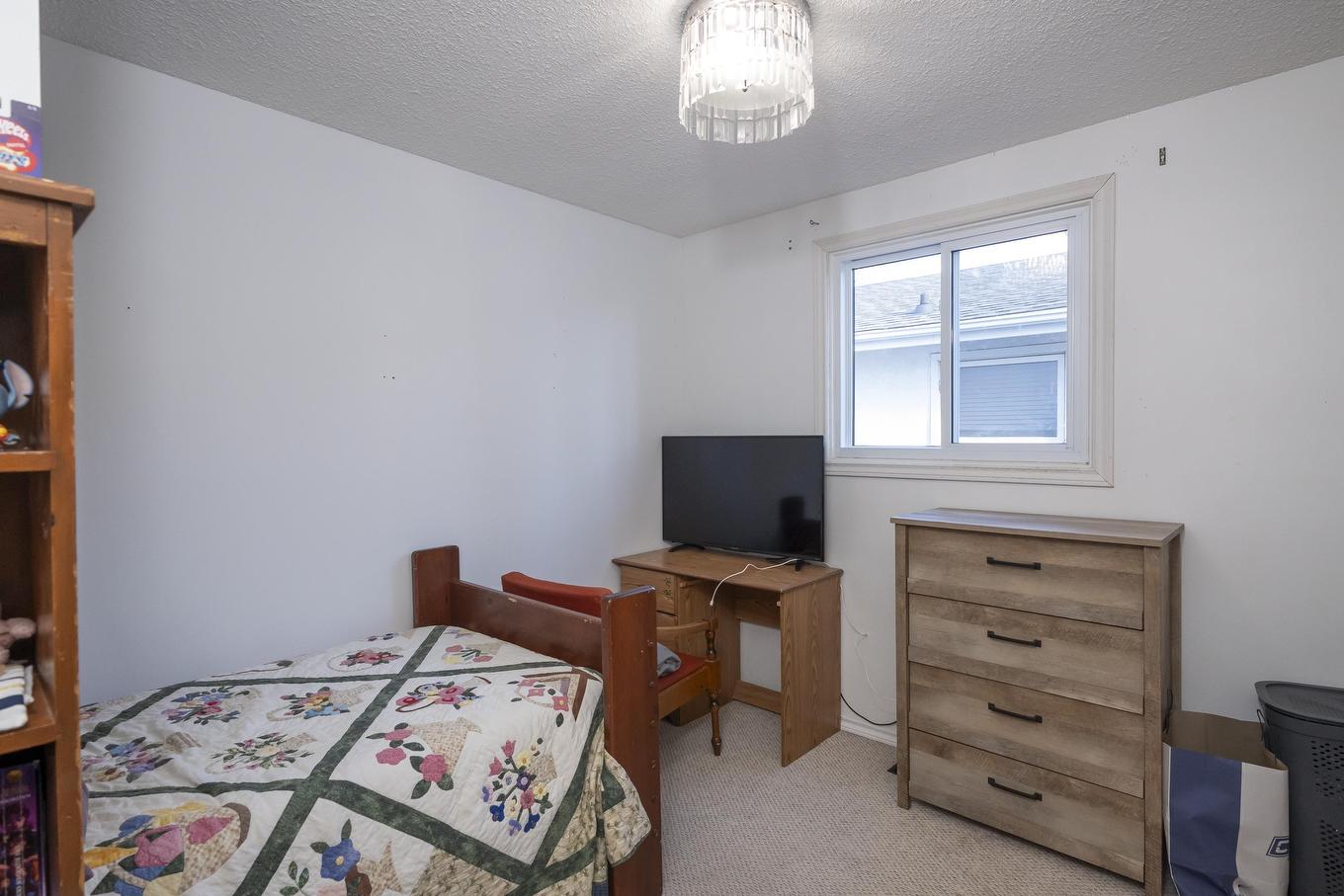 522 Redwood Avenue W, Thunder Bay, ON - Indoor Photo Showing Bedroom