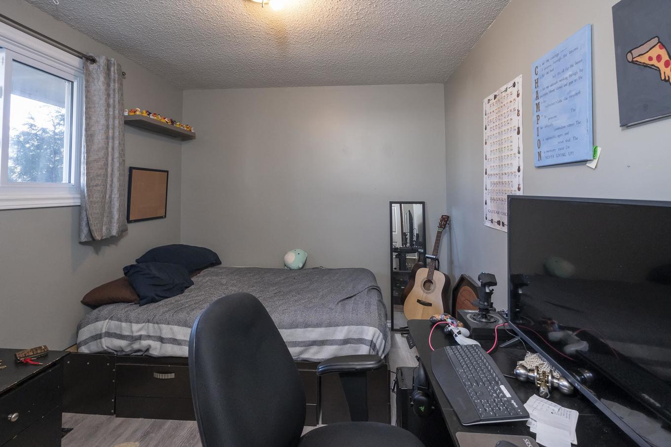 522 Redwood Avenue W, Thunder Bay, ON - Indoor Photo Showing Bedroom