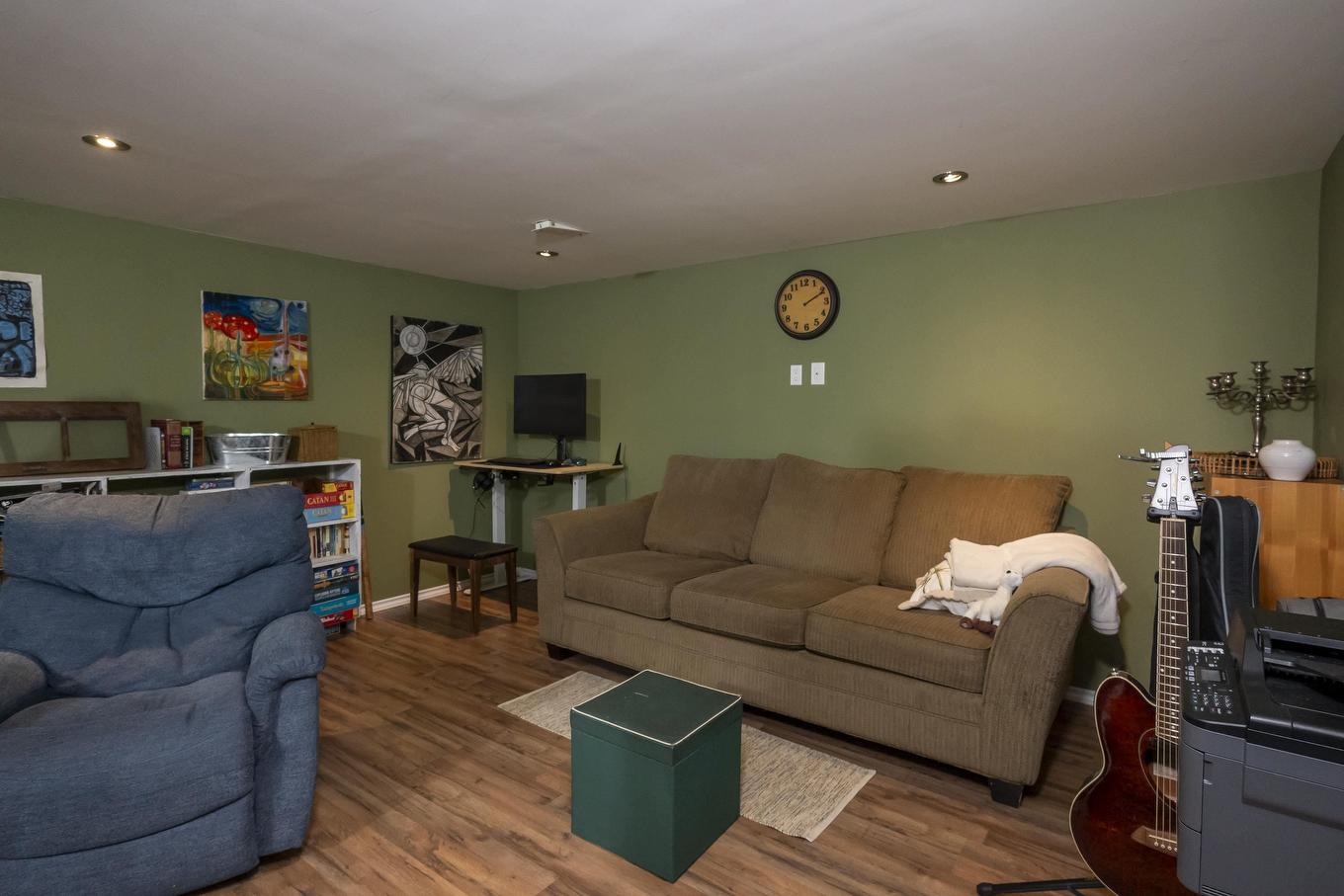 522 Redwood Avenue W, Thunder Bay, ON - Indoor Photo Showing Living Room