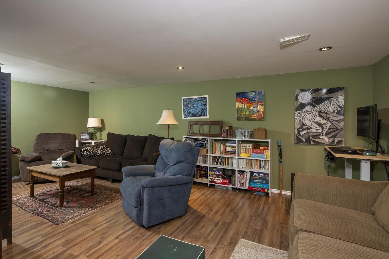 522 Redwood Avenue W, Thunder Bay, ON - Indoor Photo Showing Living Room