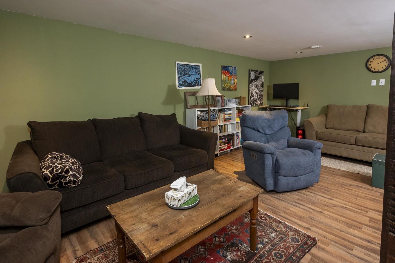 522 Redwood Avenue W, Thunder Bay, ON - Indoor Photo Showing Living Room