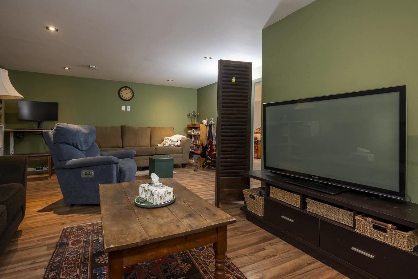 522 Redwood Avenue W, Thunder Bay, ON - Indoor Photo Showing Living Room
