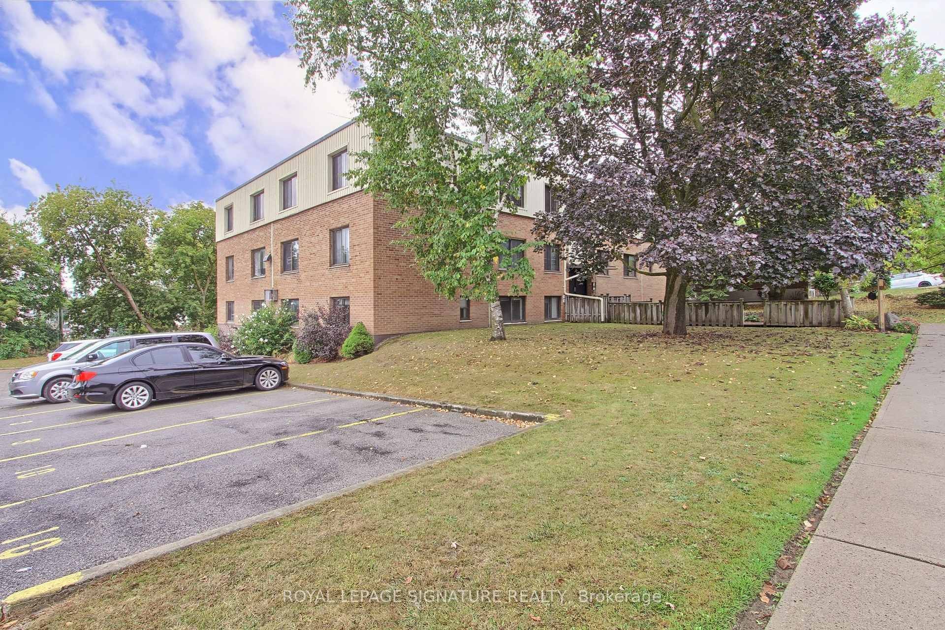 12-136 Scanlon Avenue, Bradford West Gwillimbury, ON - Outdoor