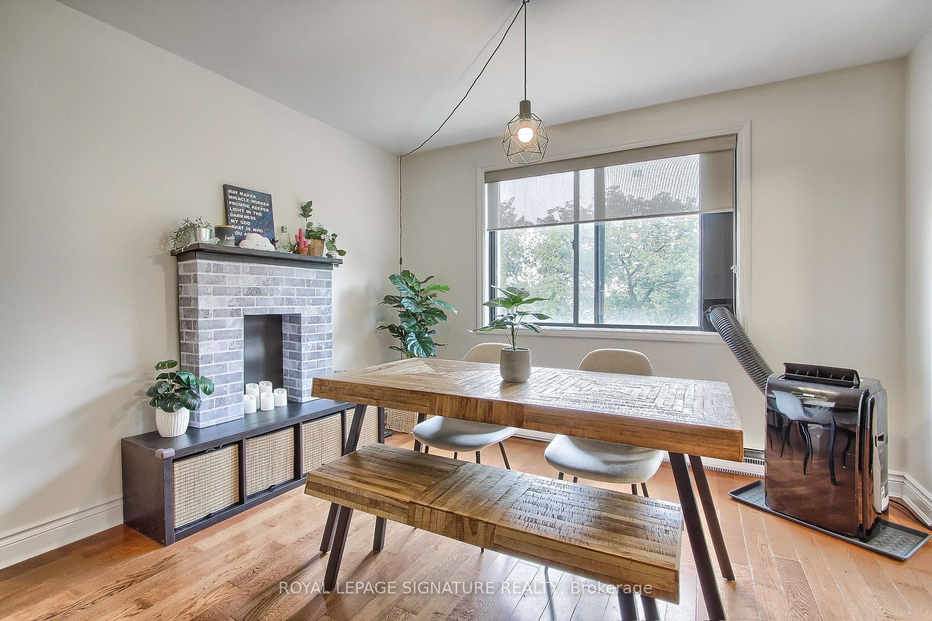 12-136 Scanlon Avenue, Bradford West Gwillimbury, ON - Indoor With Fireplace