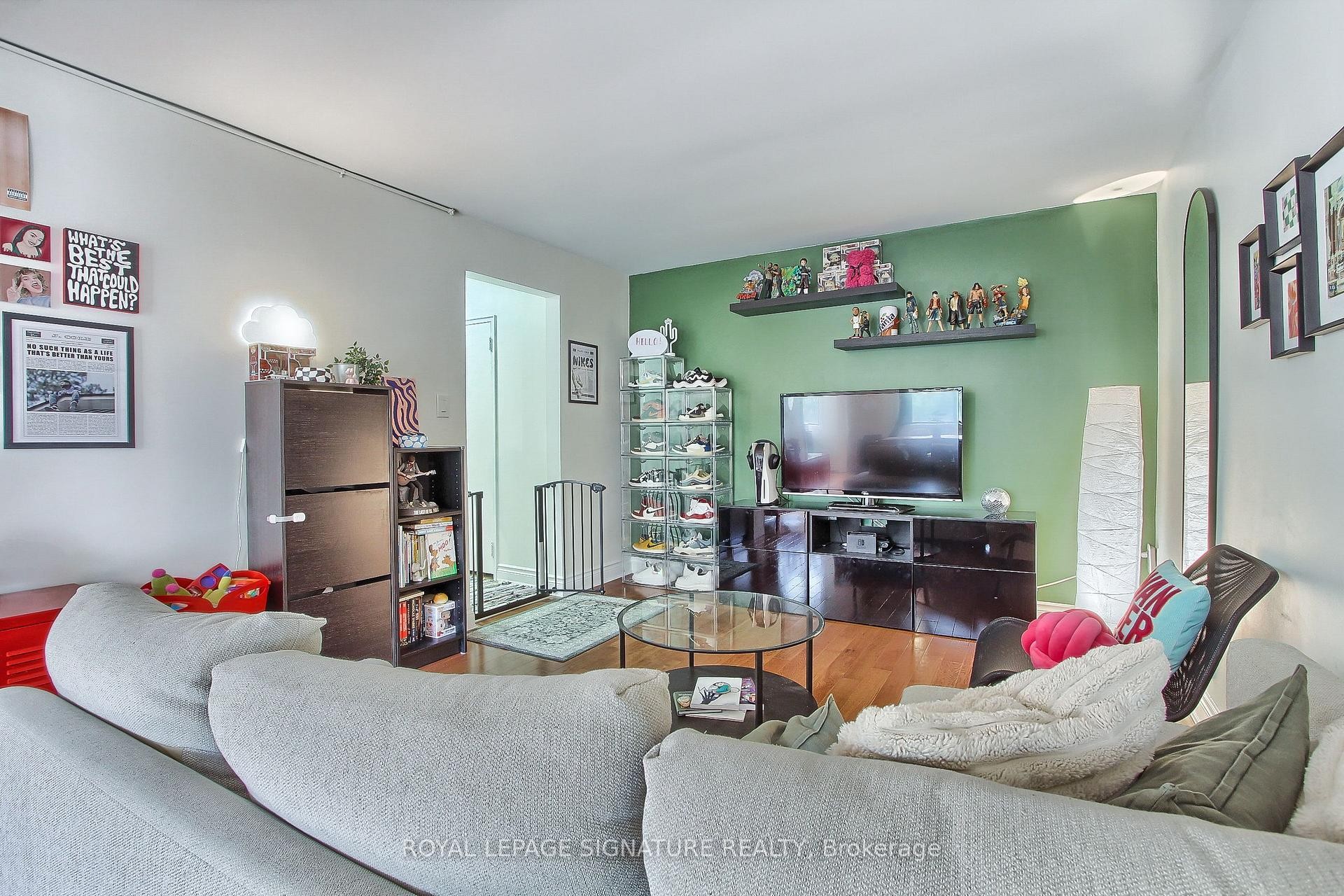 12-136 Scanlon Avenue, Bradford West Gwillimbury, ON - Indoor Photo Showing Living Room