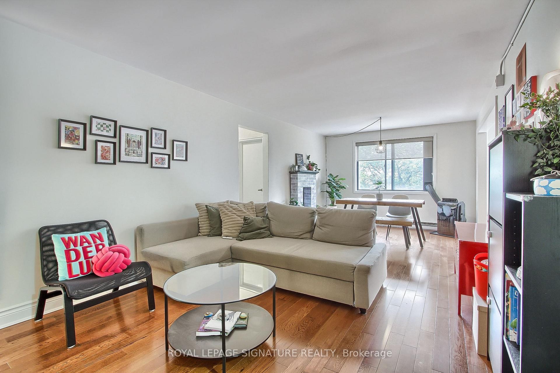 12-136 Scanlon Avenue, Bradford West Gwillimbury, ON - Indoor Photo Showing Living Room