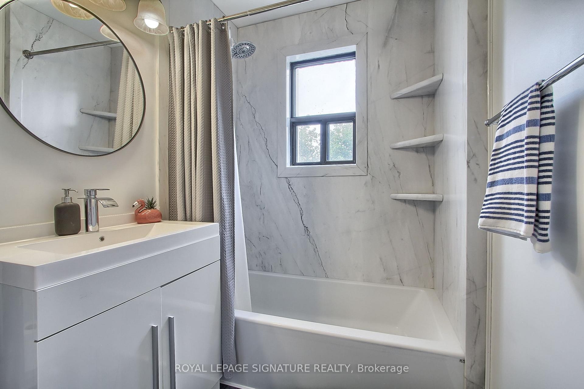 12-136 Scanlon Avenue, Bradford West Gwillimbury, ON - Indoor Photo Showing Bathroom