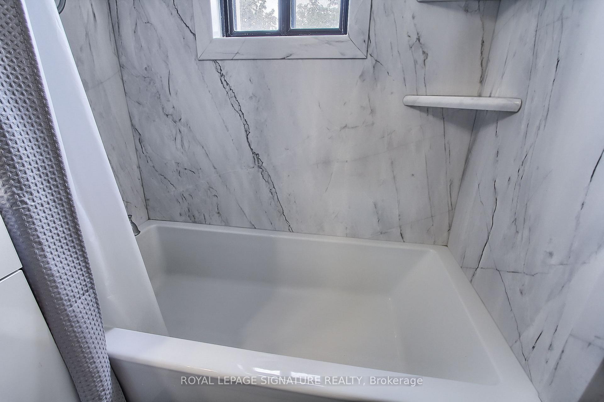 12-136 Scanlon Avenue, Bradford West Gwillimbury, ON - Indoor Photo Showing Bathroom