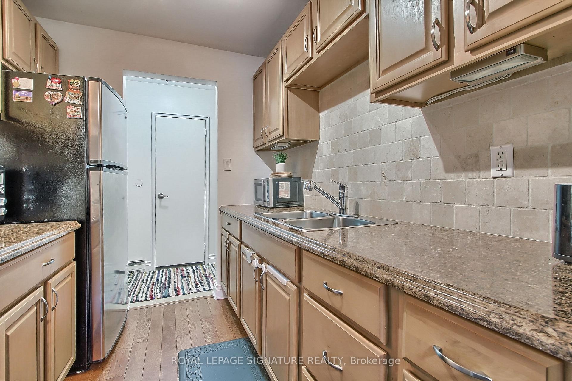 12-136 Scanlon Avenue, Bradford West Gwillimbury, ON - Indoor Photo Showing Kitchen With Double Sink