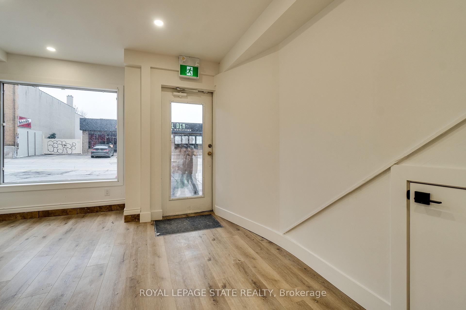 18 Barton Street E, Hamilton, ON