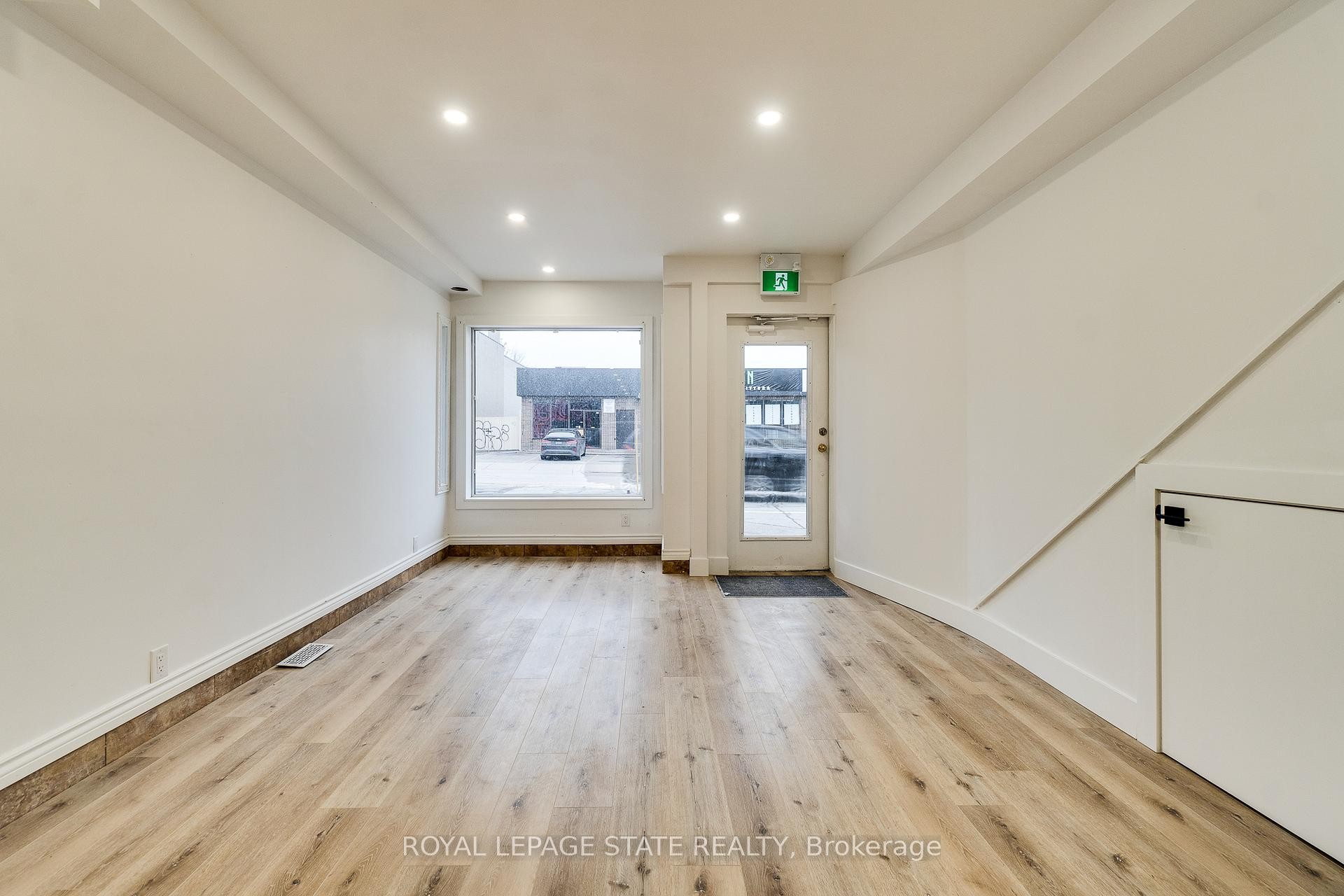 18 Barton Street E, Hamilton, ON