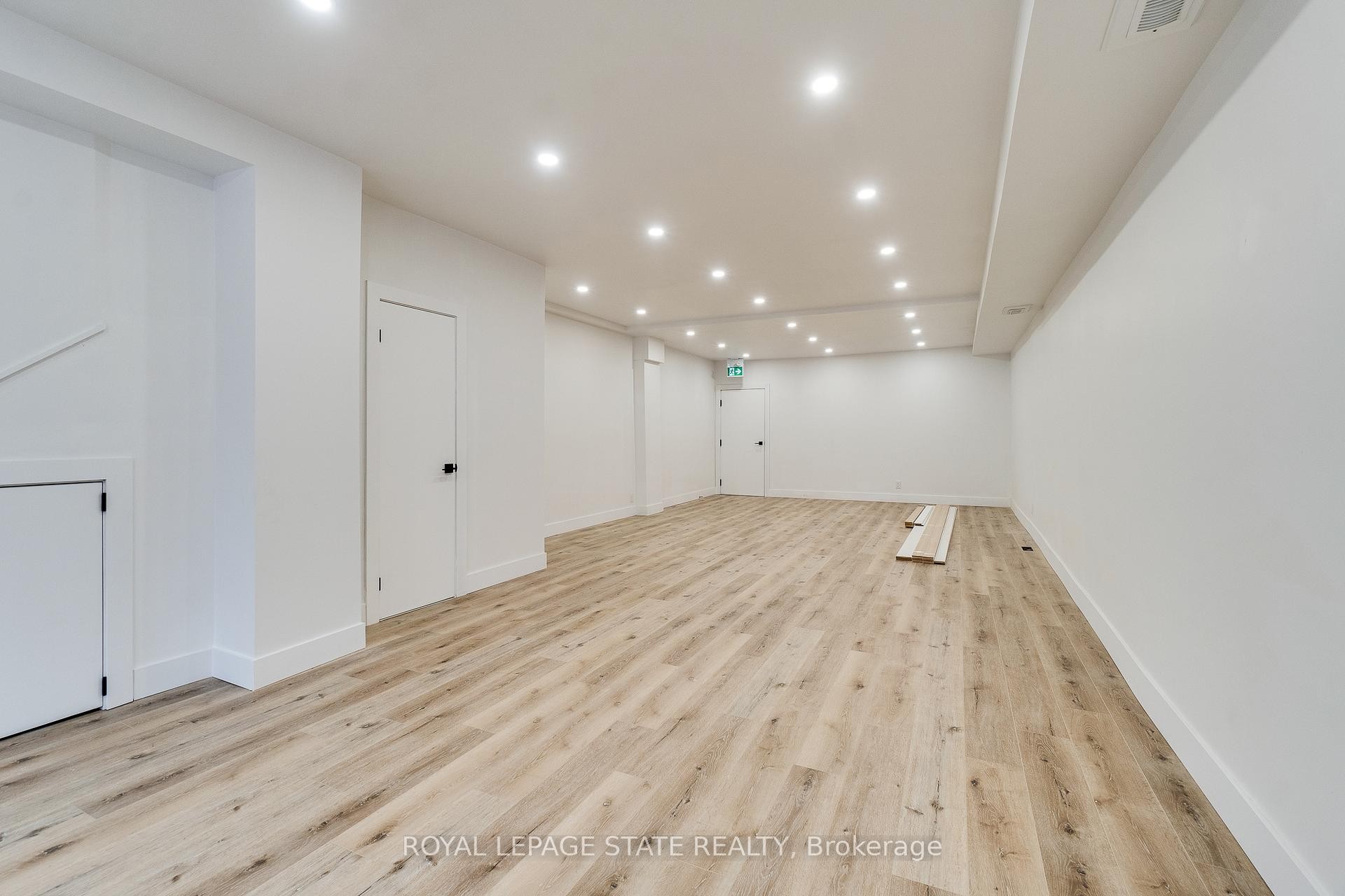 18 Barton Street E, Hamilton, ON