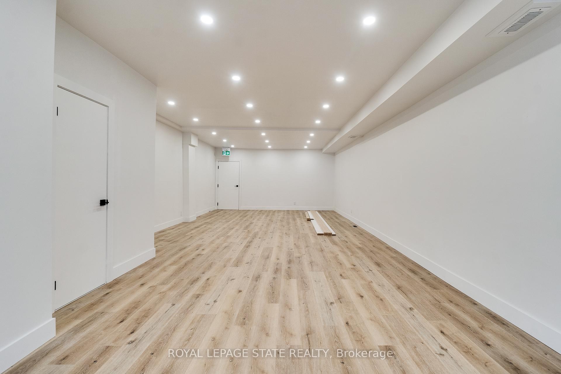 18 Barton Street E, Hamilton, ON