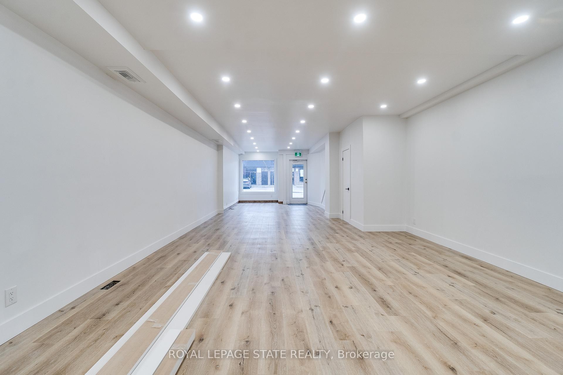 18 Barton Street E, Hamilton, ON