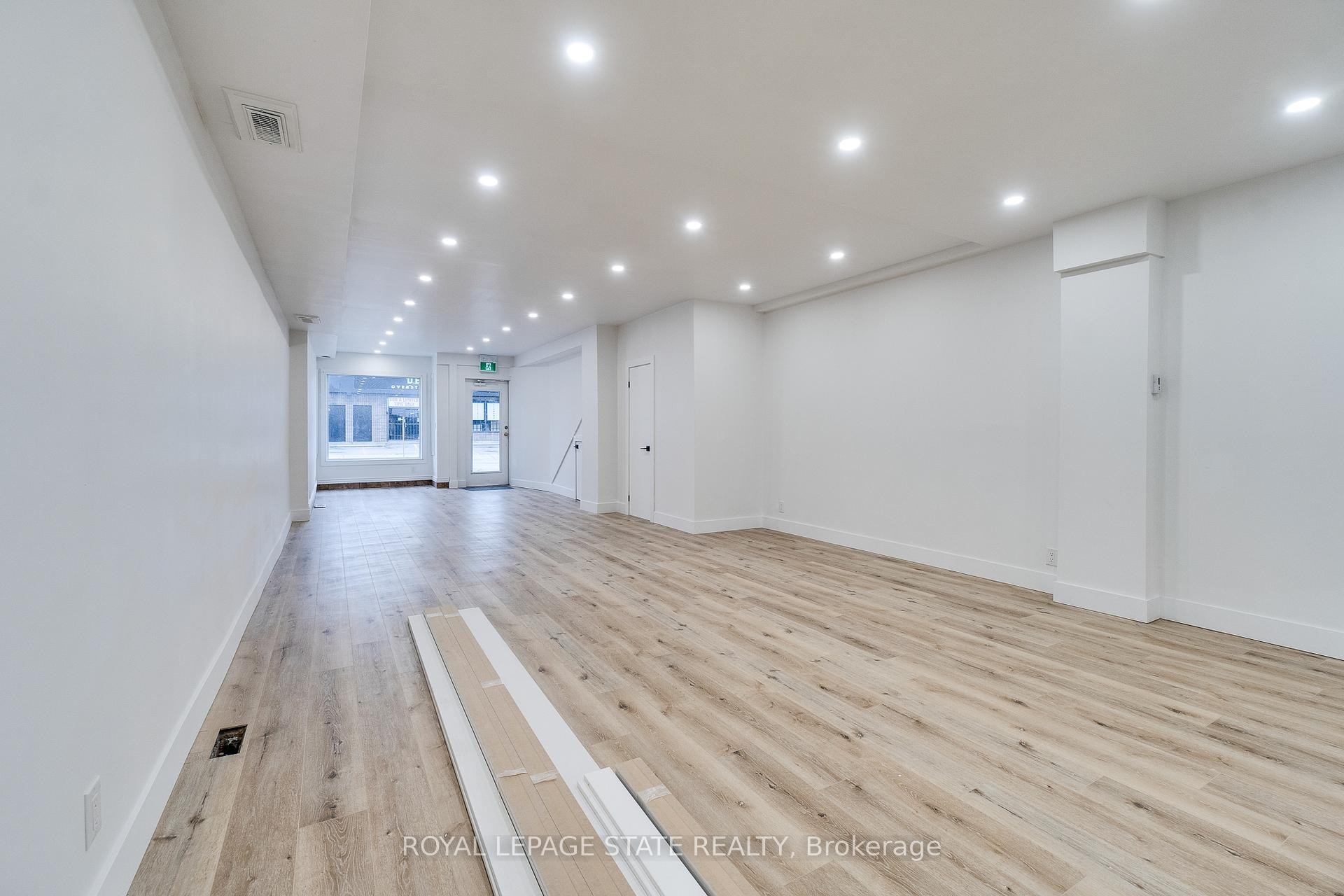 18 Barton Street E, Hamilton, ON