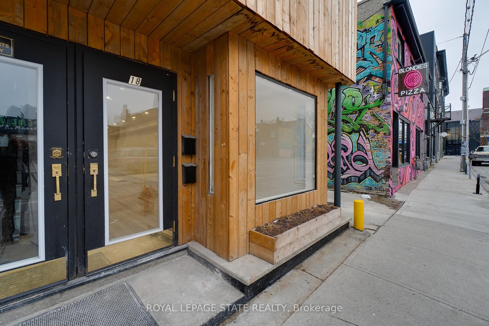 18 Barton Street E, Hamilton, ON