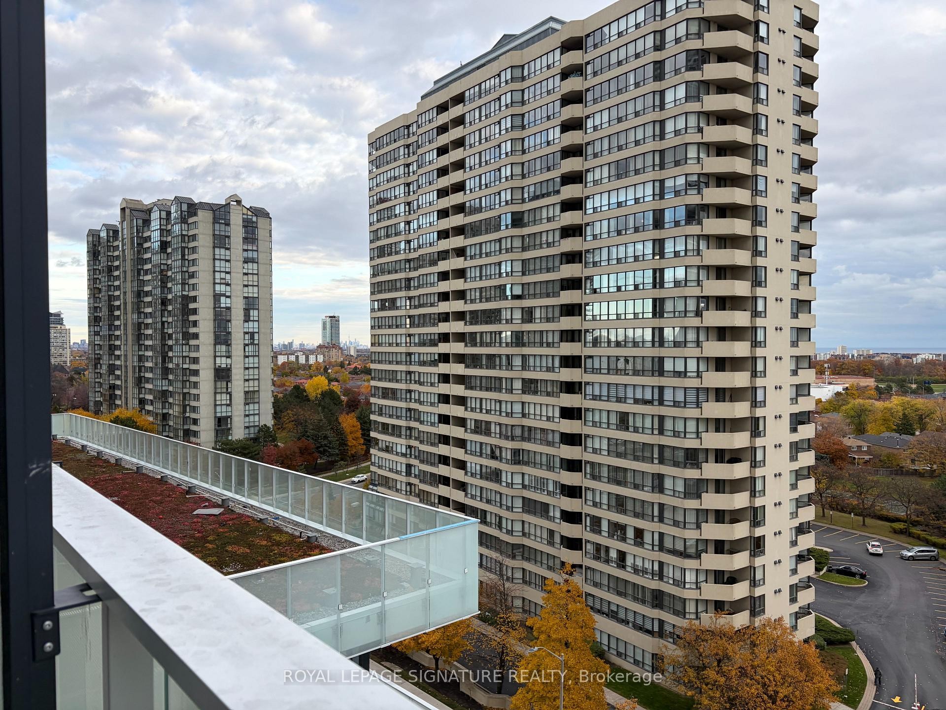 809-3883 Quartz Road, Mississauga, ON - Outdoor With Balcony With Facade