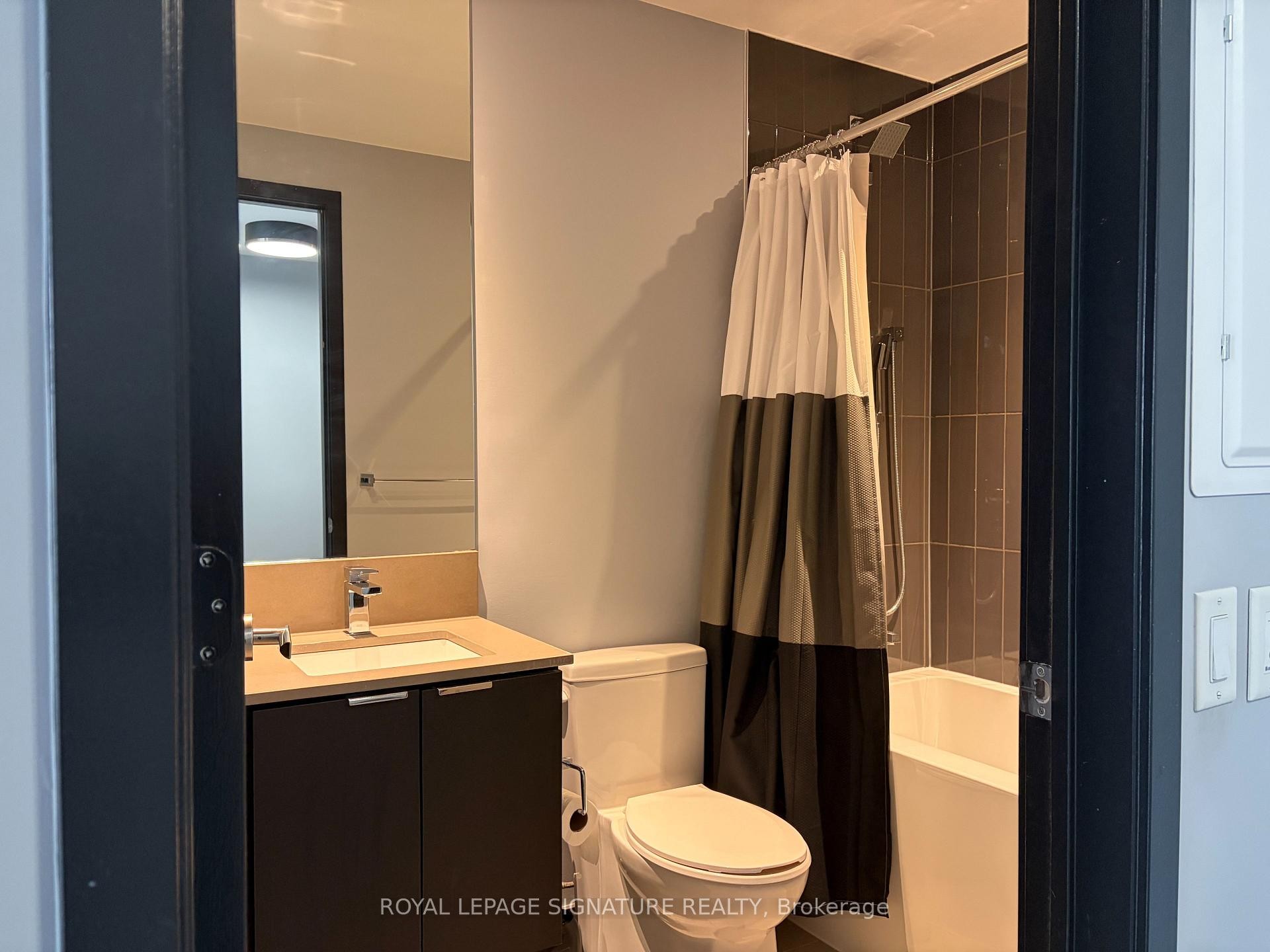 809-3883 Quartz Road, Mississauga, ON - Indoor Photo Showing Bathroom