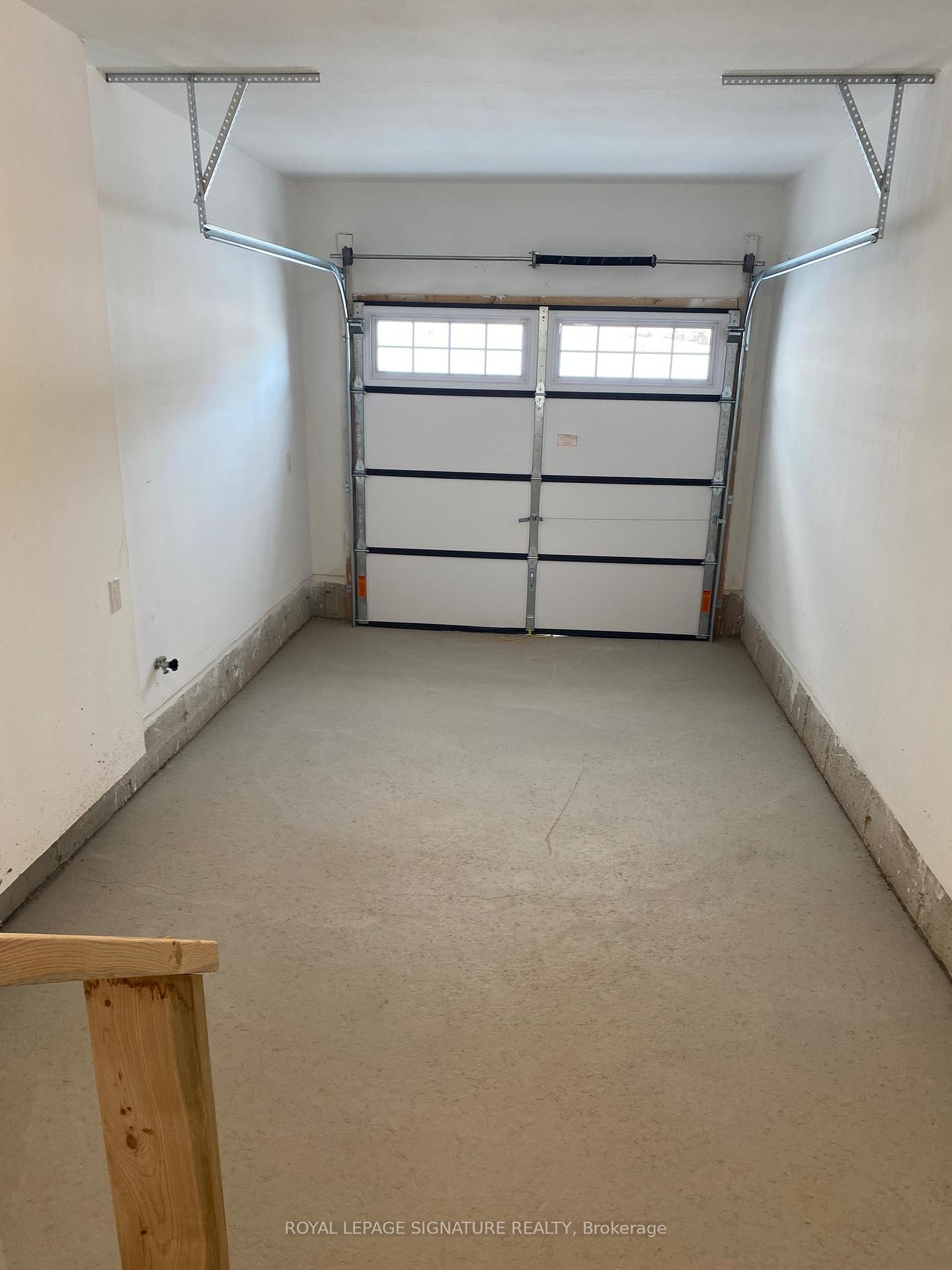 147 Gear Avenue, Erin, ON - Indoor Photo Showing Garage